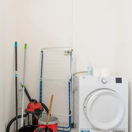 Handwerker Raum Mainz Mit 4 Schlafzimmer Апартаменты